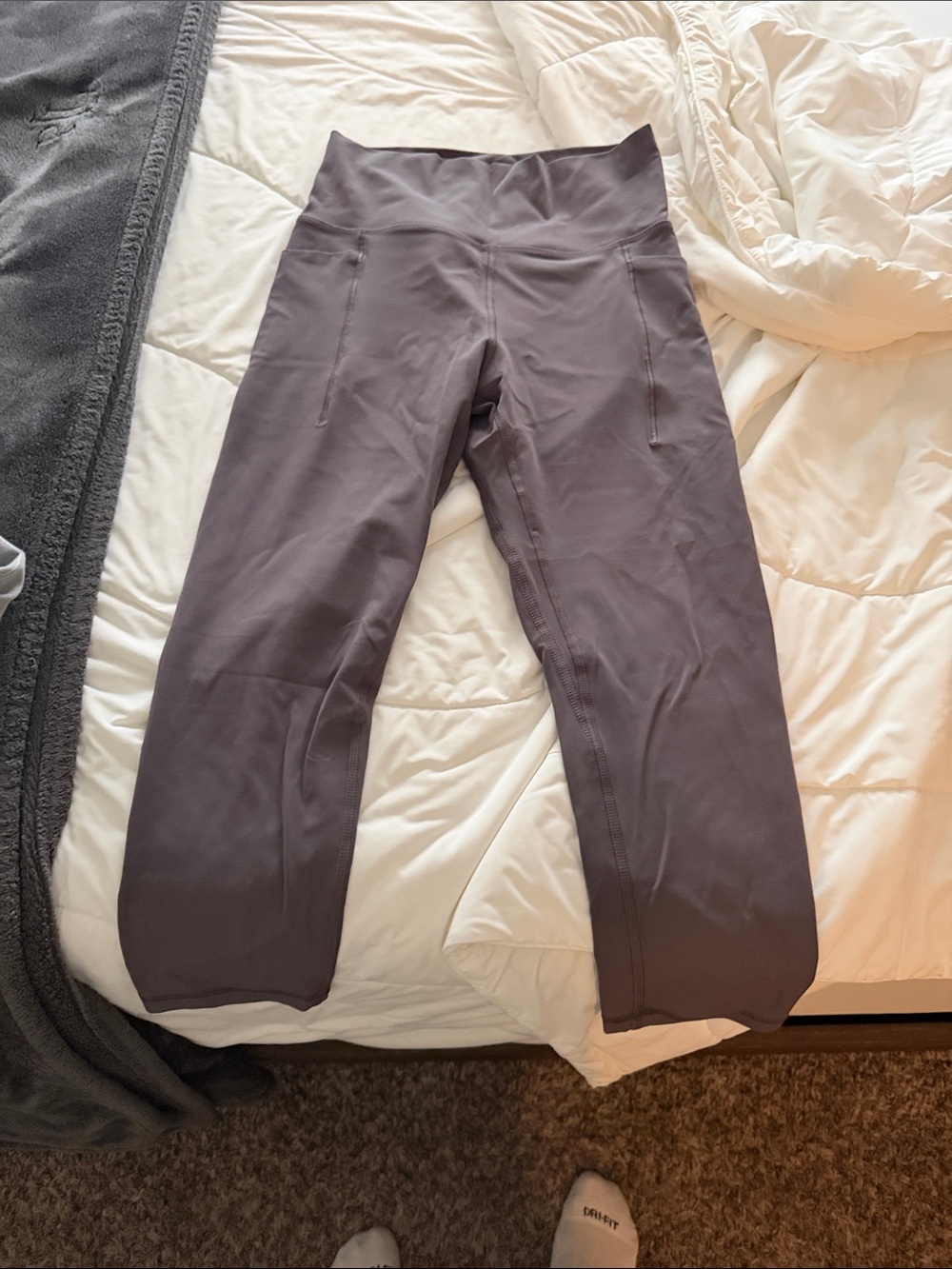 Avia Women's Mid-Rise Slate Gray Capri Leggings with Side Pockets